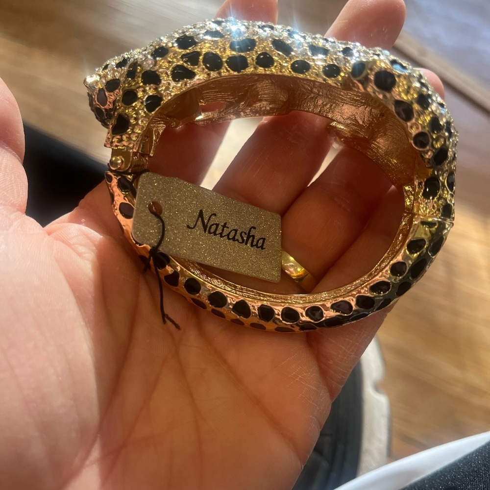 NWT Natasha Leopard Goldtone Bracelet Clamper - Heavy! - Picture 4 of 12